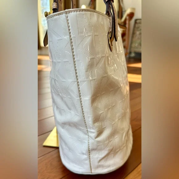 Michael Kors White Patent Leather Monogram Tote with Butterfly Accent Charm - Picture 4 of 11